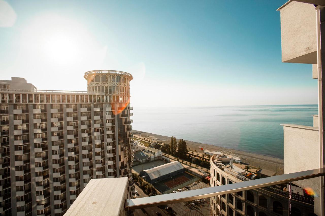 Holiday Lux Sea Towers バトゥーミ エクステリア 写真
